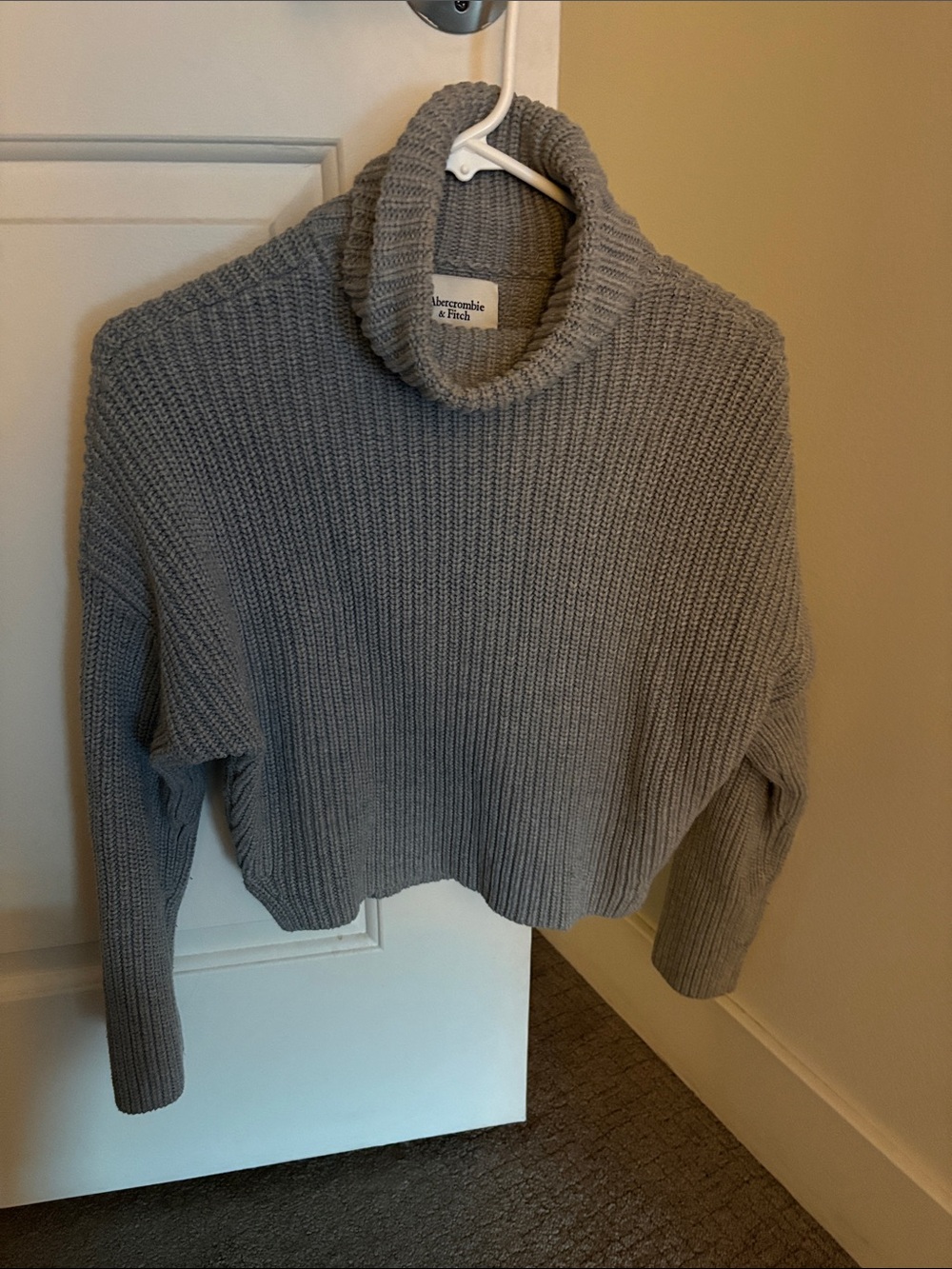 Abercrombie & Fitch Cropped Gray Ribbed Turtleneck Sweater